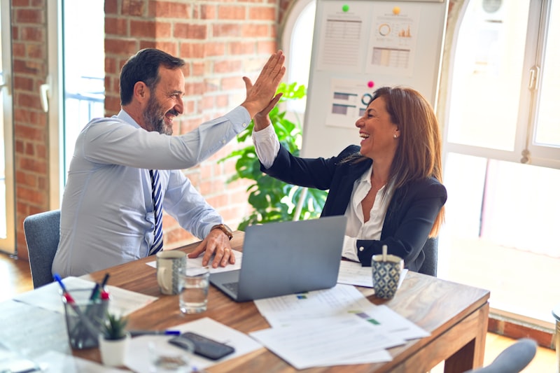 Accordo commerciale e partnership HR